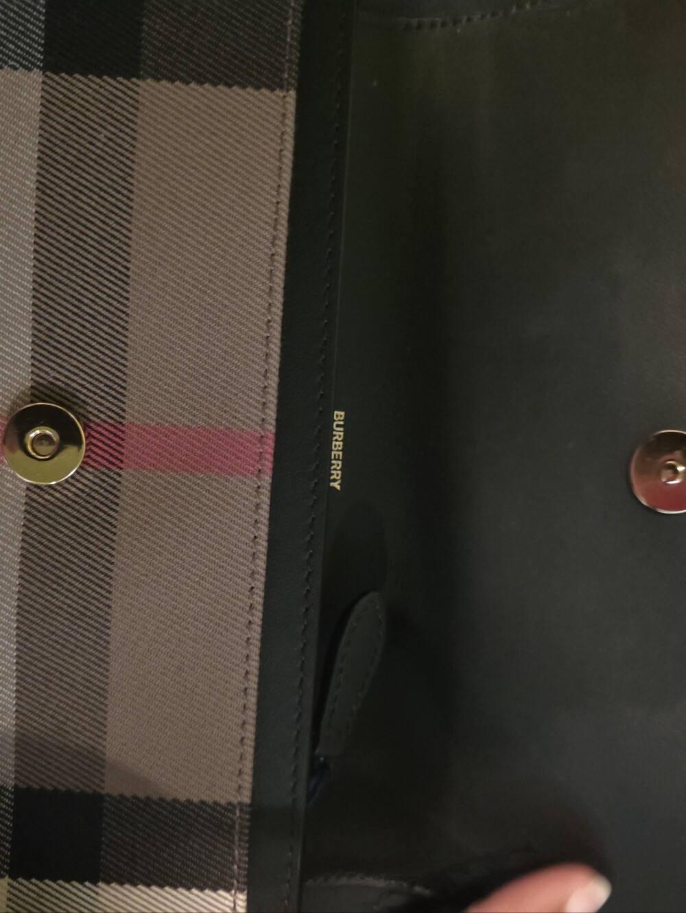 Labor Day Sale NWT- Women's Burberry Black Leather & Beige Check Wallet - Picture 4 of 16